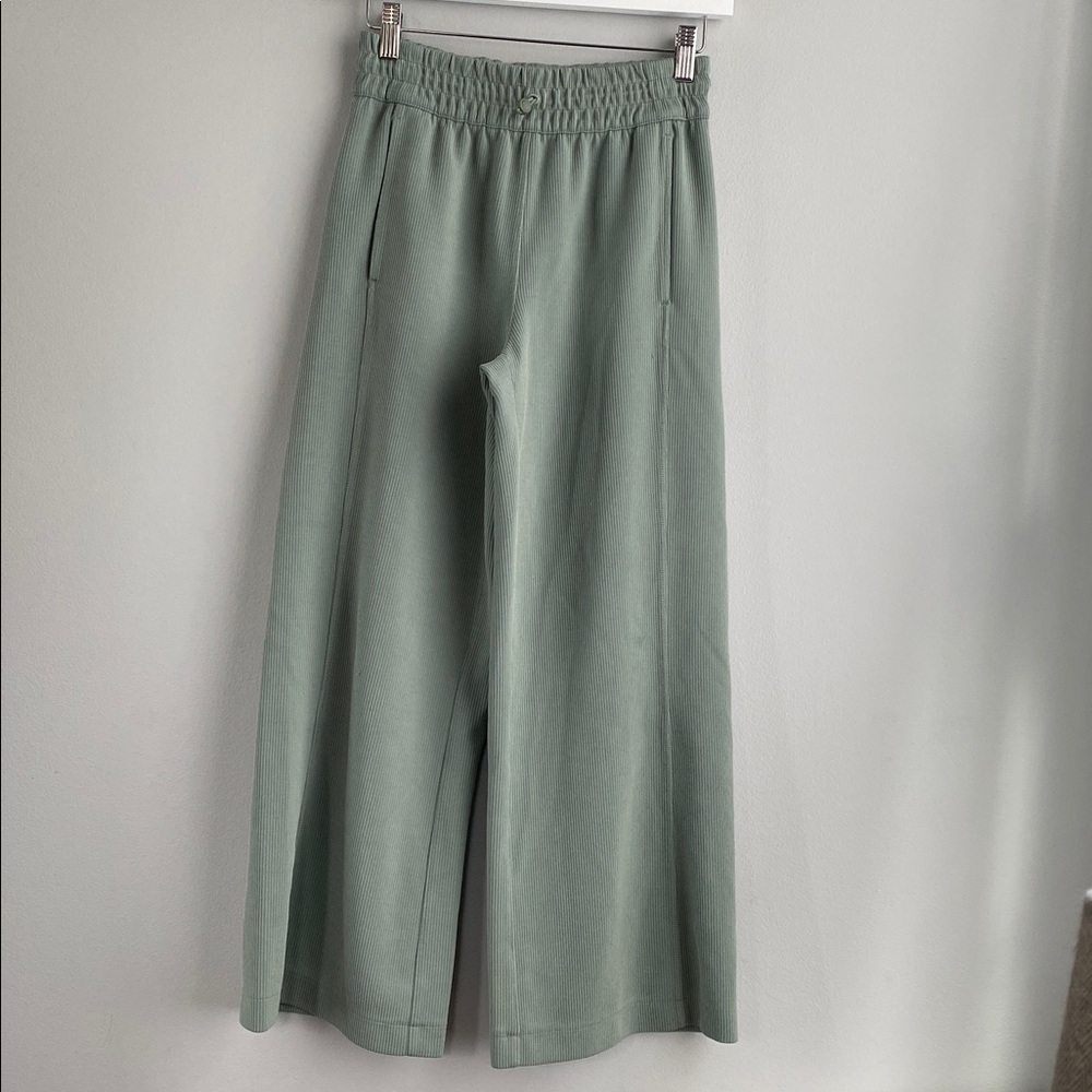 Lululemon Ribbed Softstreme Mid-Rise Wide-Leg Cropped Pant 25" Palm Court